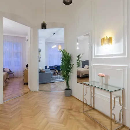 דירה Glamorous Modern In The Hearth Of בודפשט