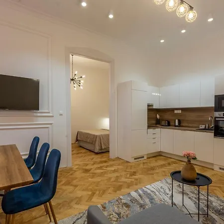 Glamorous Modern In The Hearth Of Apartament *