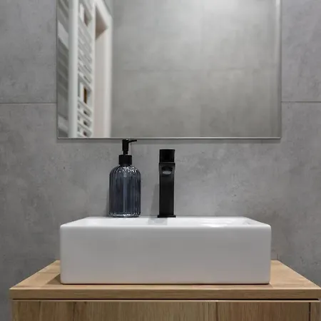 Glamorous Modern In The Hearth Of