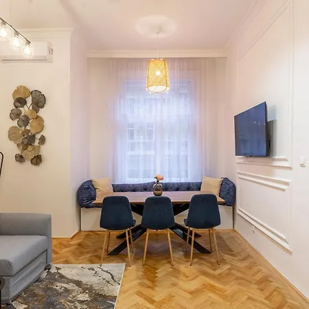 Glamorous Modern In The Hearth Of Apartment Budapest
