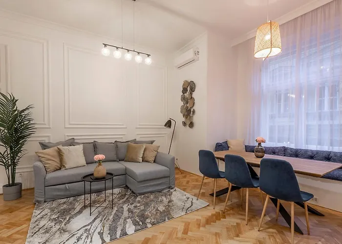 Glamorous Modern In The Hearth Of Appartamento