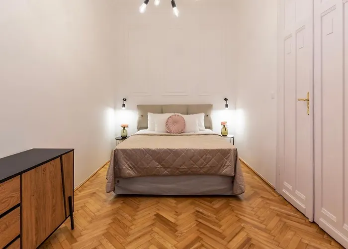 Glamorous Modern In The Hearth Of Appartamento