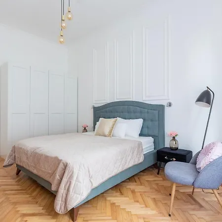 Daire Glamorous Modern In The Hearth Of *