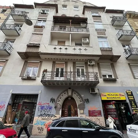 Glamorous Modern In The Hearth Of דירה *