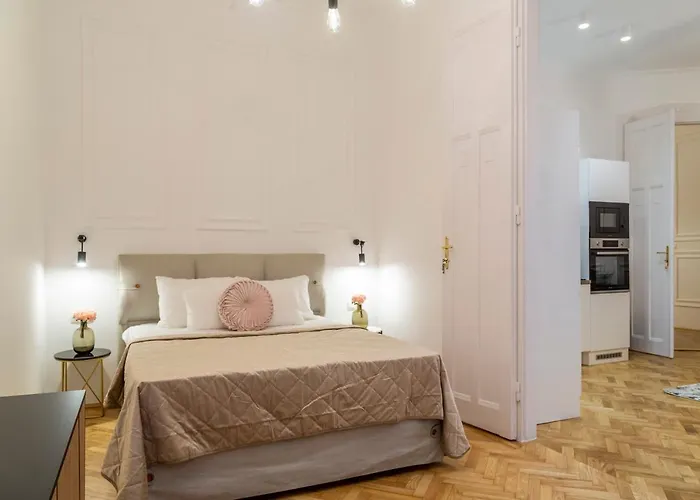Glamorous Modern In The Hearth Of