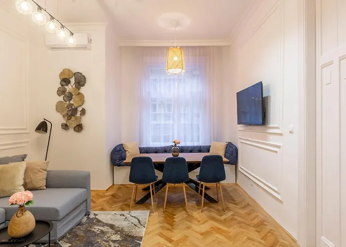 Glamorous Modern In The Hearth Of Apartmán Budapešť
