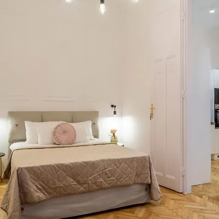Glamorous Modern In The Hearth Of